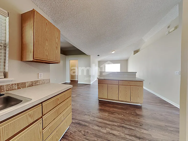 7405 Prosperity Park Rd N — Photo 3