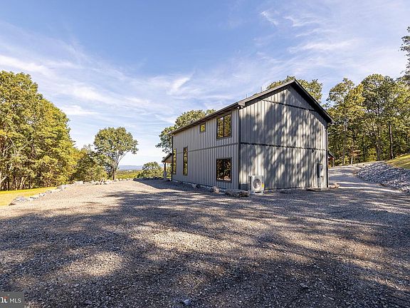 5th image of 102 Bluffs Ridge Rd