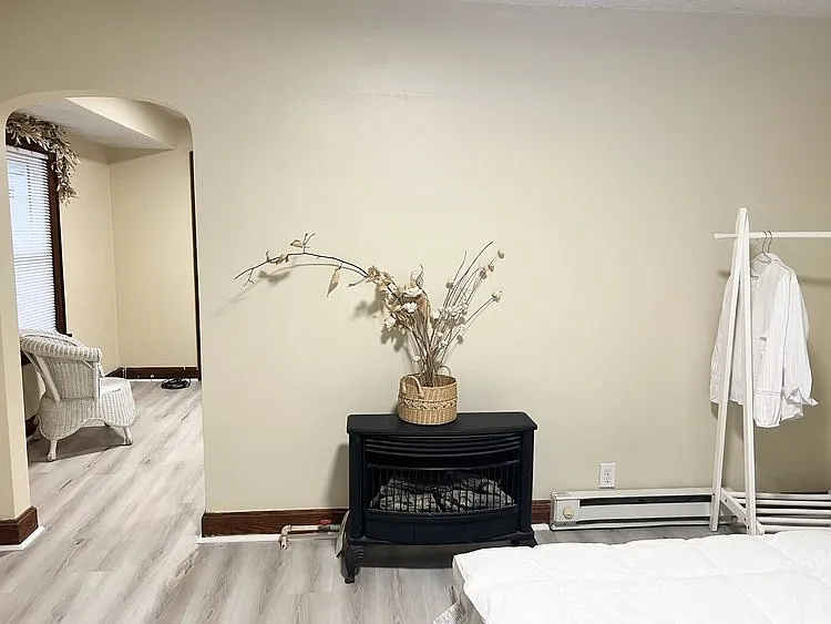 1 bed, 386 sqft, $890 — Photo 2