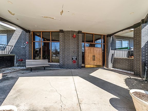 3rd image of 4840 Foster St APT 313