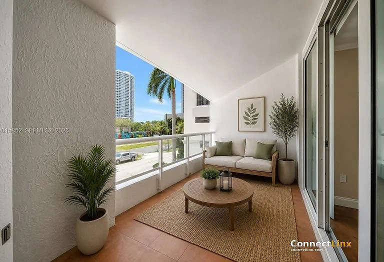 401 SW 4th Ave — Photo 10