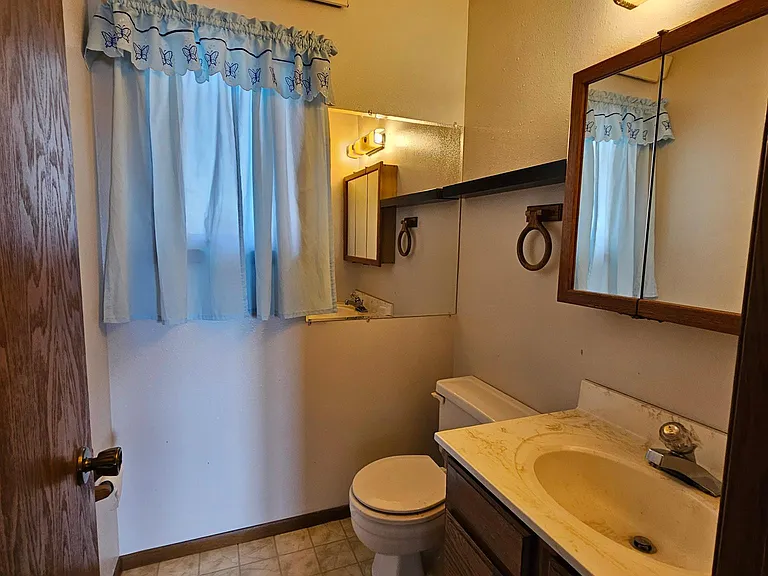 1/2 Bathroom