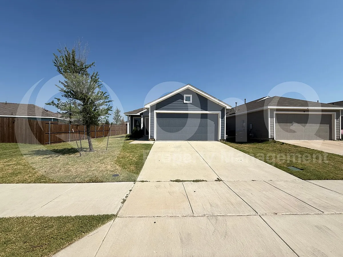 3 bed, 2.0 bath, 1436 sqft, $2,000 — Photo 1