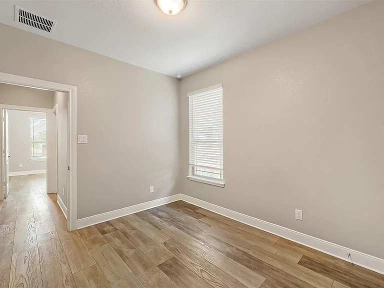 199 Kennicott Dr — Photo 16