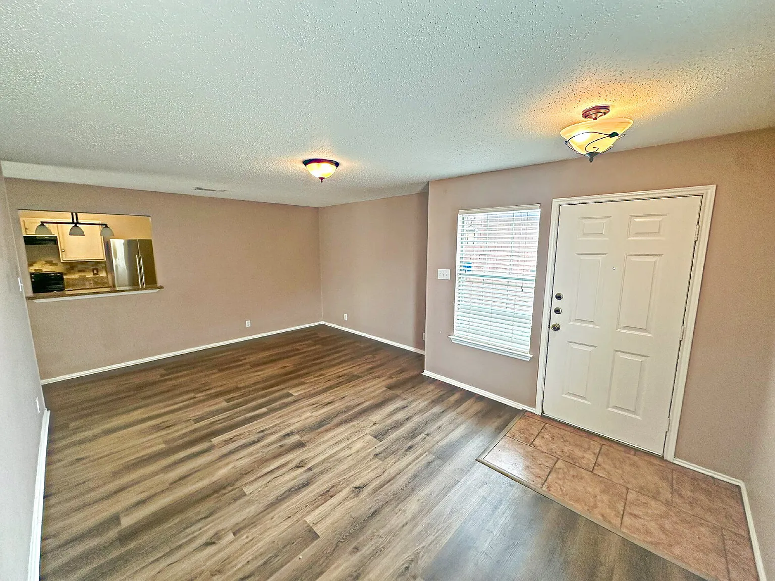 3 bed, 2.5 bath, 1812 sqft, $1,700 — Photo 3