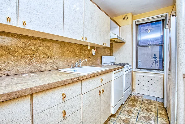 Sold by Maximillion Realty, Inc. | media 58