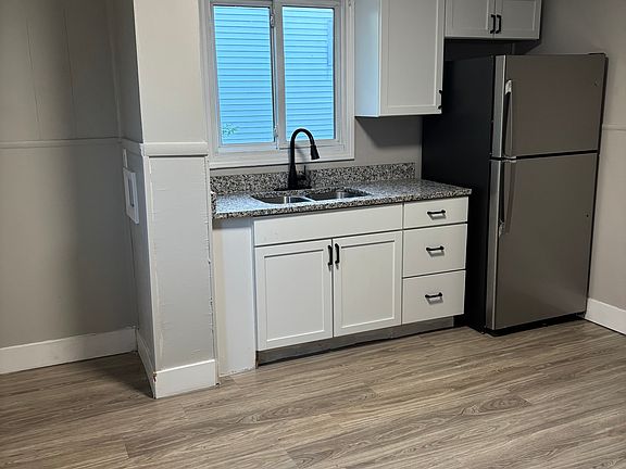 3rd image of 4844 Marburn Ave