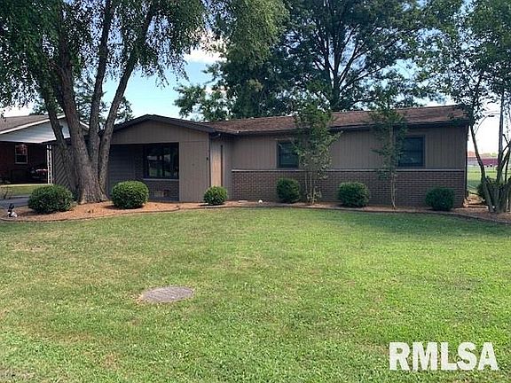 3rd image of 909 Roberta Dr