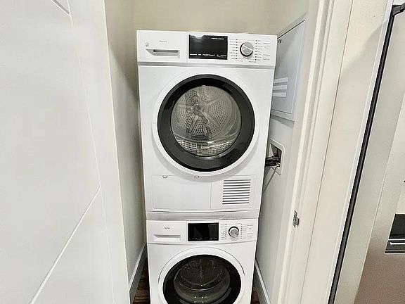 2nd image of 4900 Pine St #302