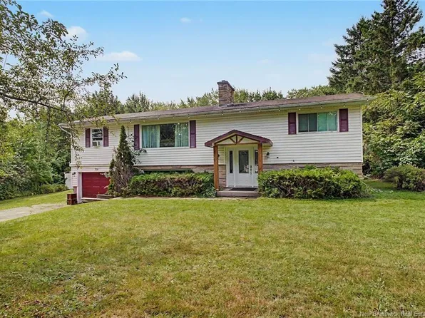 719 Glengarry Pl, Fredericton, NB E3B 5Z8