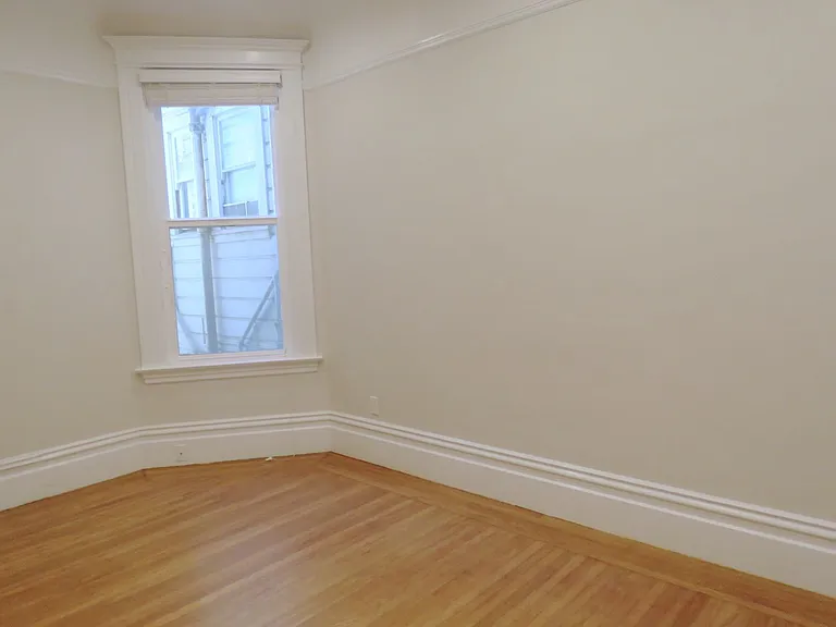 619 Clayton St — Photo 13