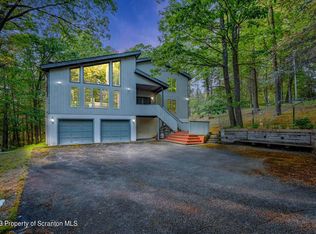 119 Rock Spring Dr, Greentown, PA 18426