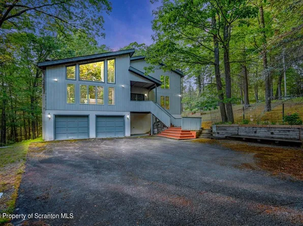 119 Rock Spring Dr, Greentown, PA 18426