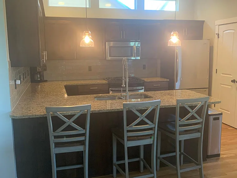406 W Peck St — Photo 6