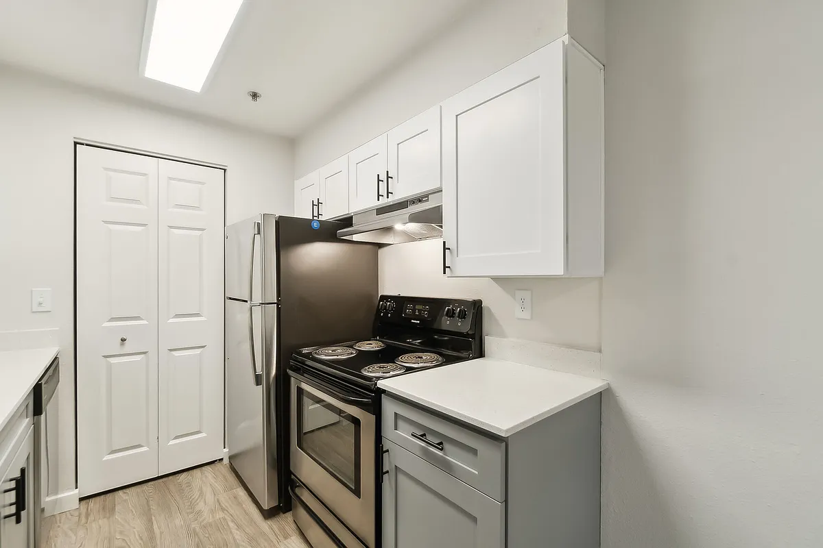 Building Photo - Spinnaker Apartments