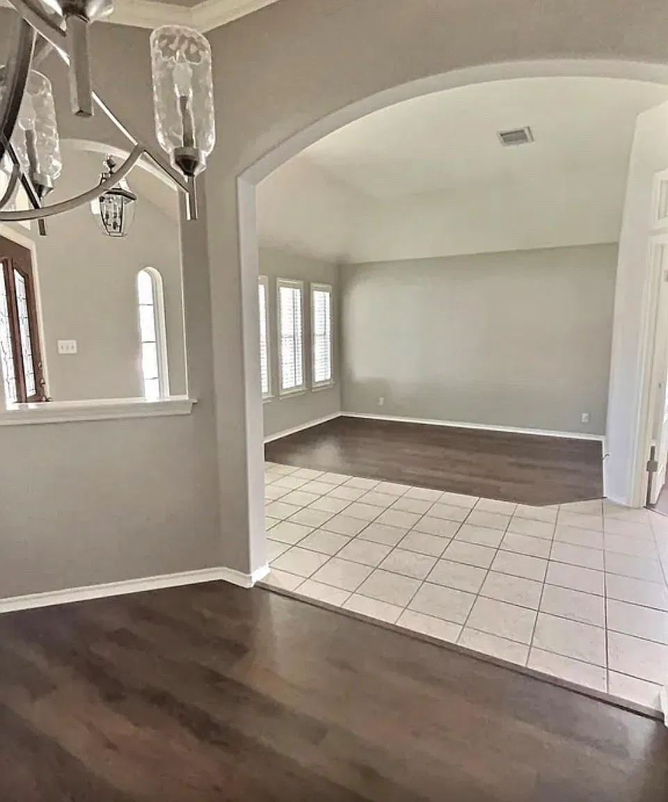 4 bed, 2.5 bath, 2718 sqft, $2,695 — Photo 4