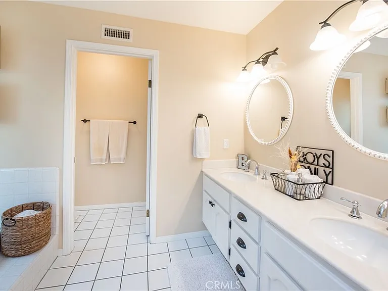 270 S Riverwood Cir — Photo 41