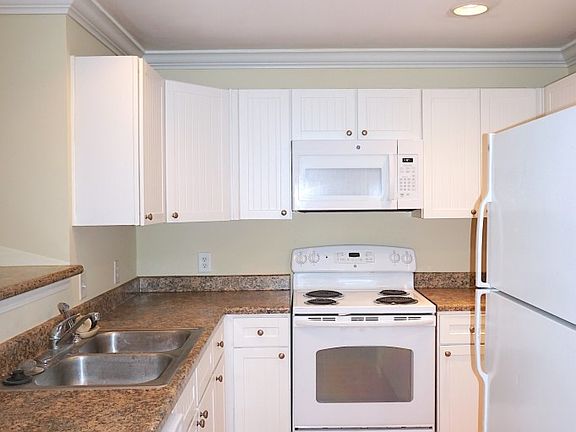 5th image of 1725 Harvey Mitchell Pkwy S APT 221