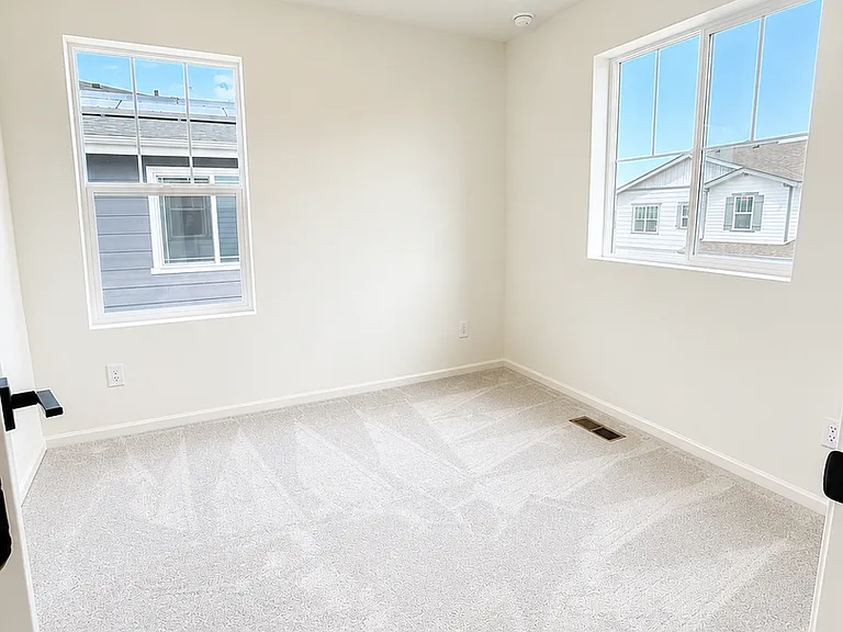 300 Nighthawk St — Photo 9