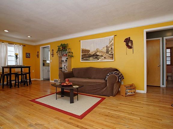 4th image of 30708 Ronald Dr