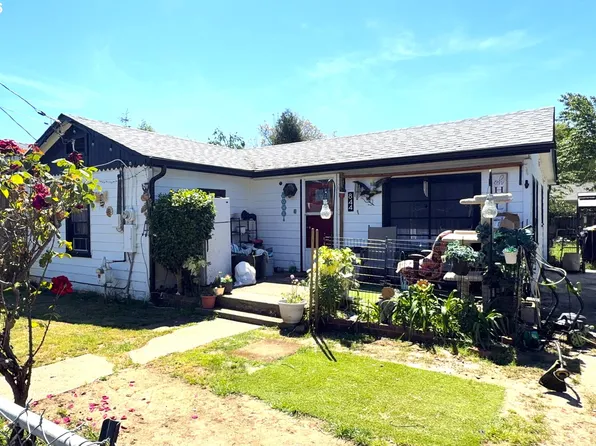 844 NE Johnson St, Myrtle Creek, OR 97457