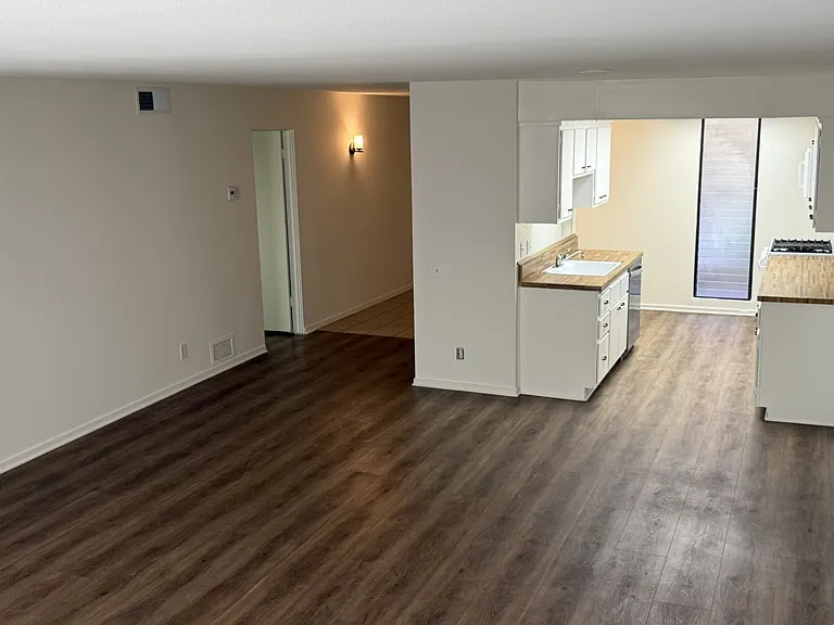1414 Greenfield Apartments — Photo 29
