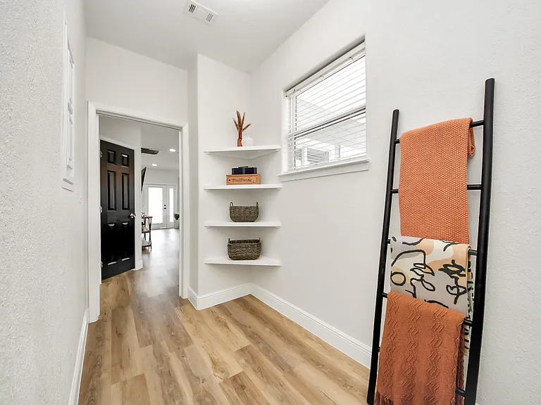 710 Kipp Ave — Photo 22