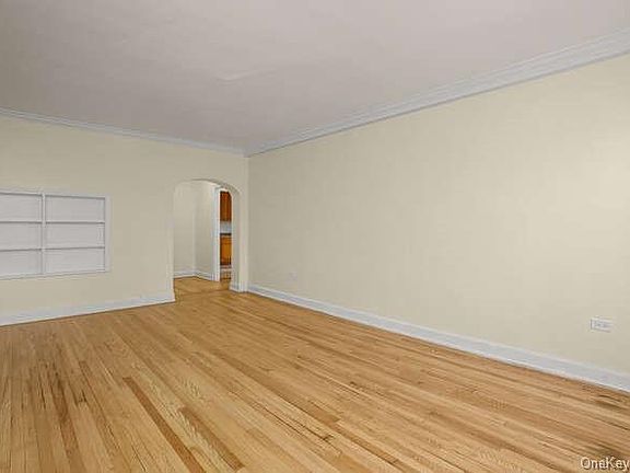 4th image of 224 Larchmont Acre #4B