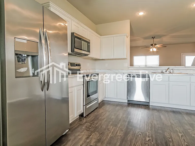 2807 Sebright Ave — Photo 8