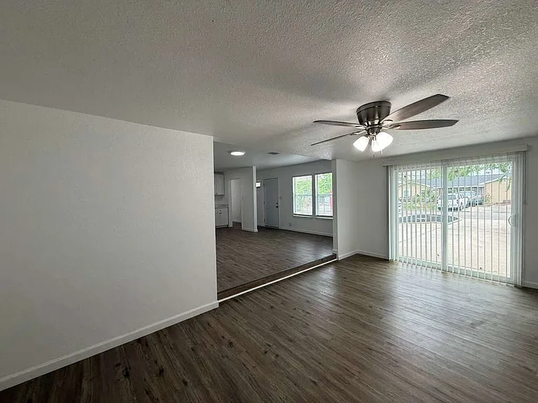 143 Huxley Dr — Photo 6