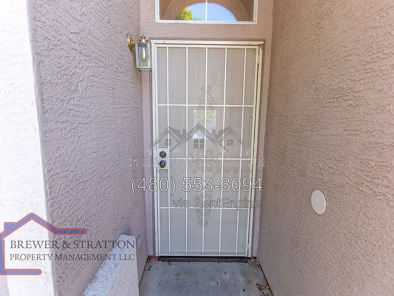 689 W Constitution Dr — Photo 5