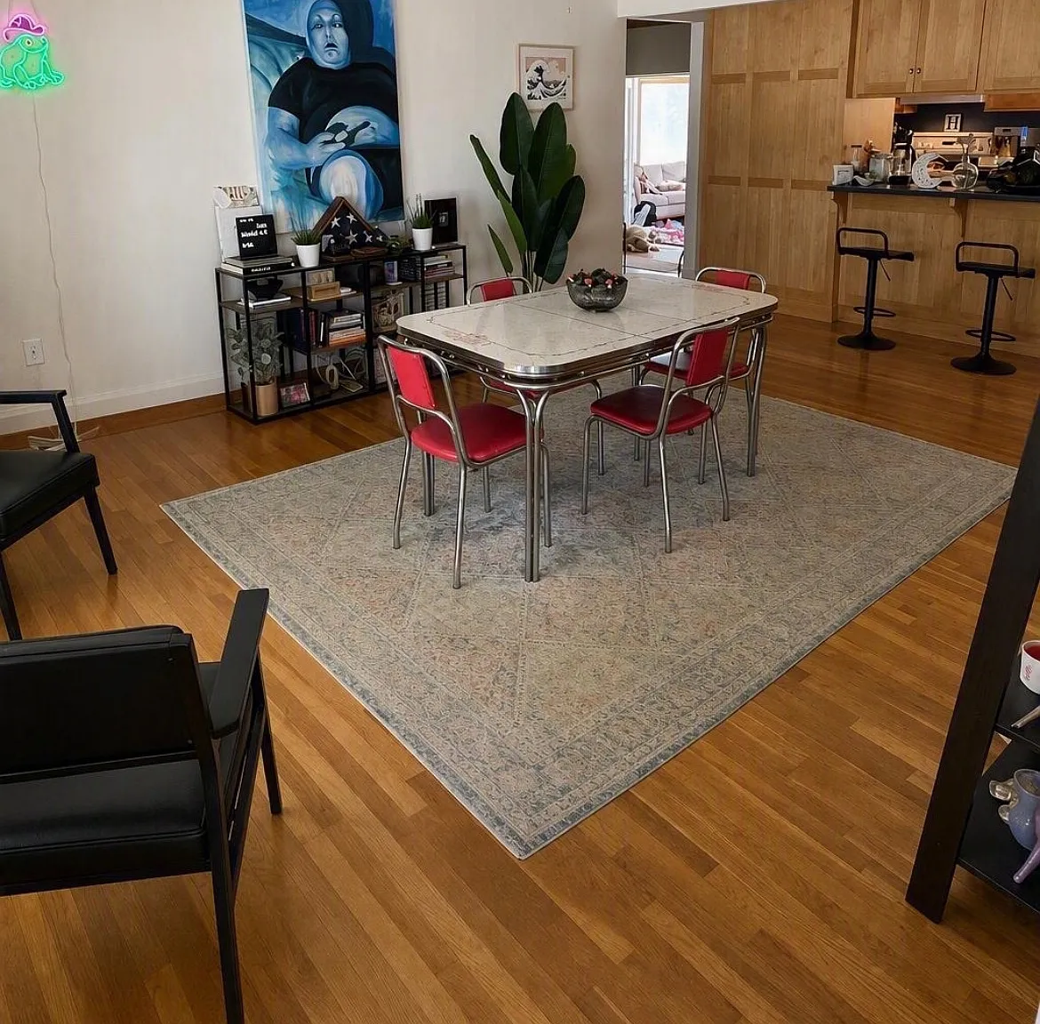 3 bed, 2000 sqft, $3,000 — Photo 2