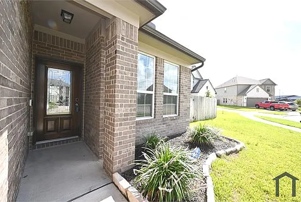 4 bed, 2406 sqft, $3,300 — Photo 3