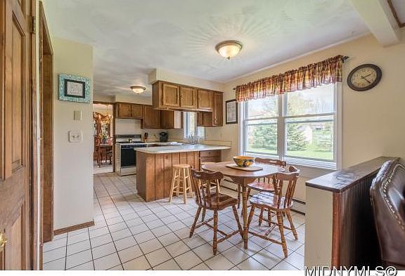 4th image of 7 Meadowbrook Dr