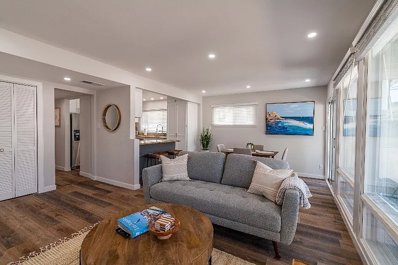 104 Fowling St — Photo 4