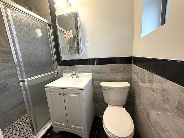 1677 Gates Ave #2L — Photo 11