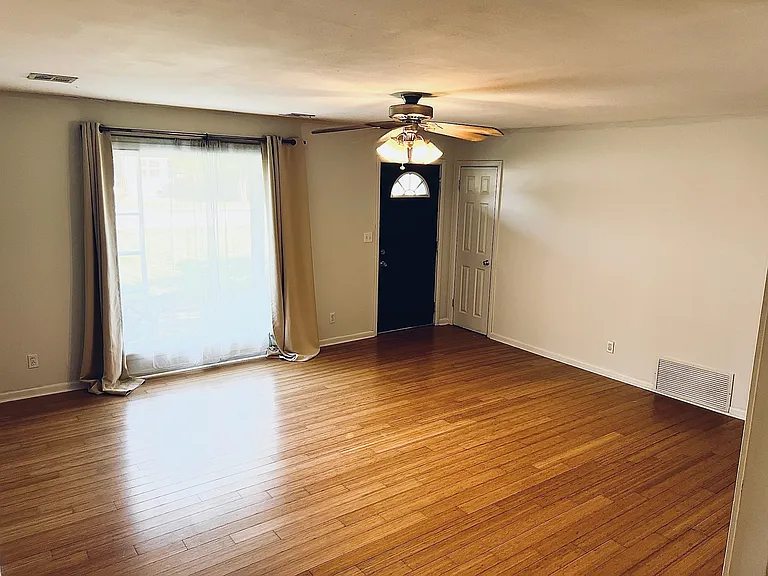 650 S Ray Ave — Photo 3