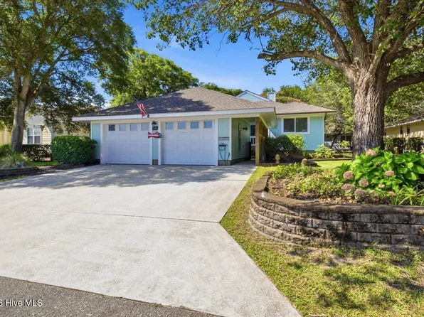 18 Greenview Drive, Caswell Beach, NC 28465