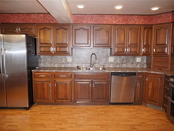 4th image of 809 Mace St