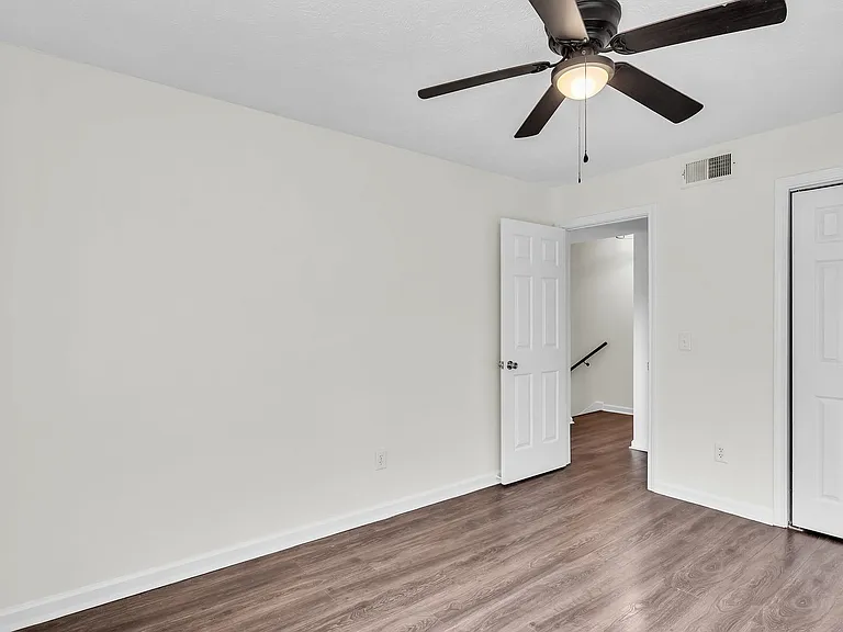 1056 N Montgomery St — Photo 13