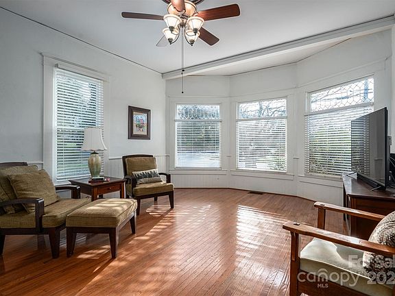 5th image of 203 E Congress St
