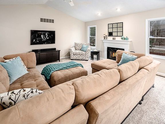 4th image of 22287 Sandy Hill Ln