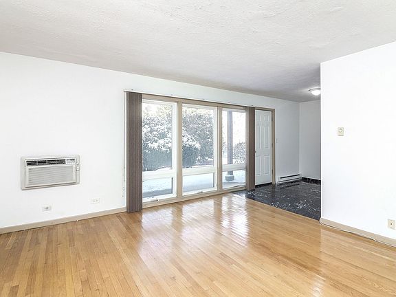 2nd image of 2200 Arbor Cir APT 2