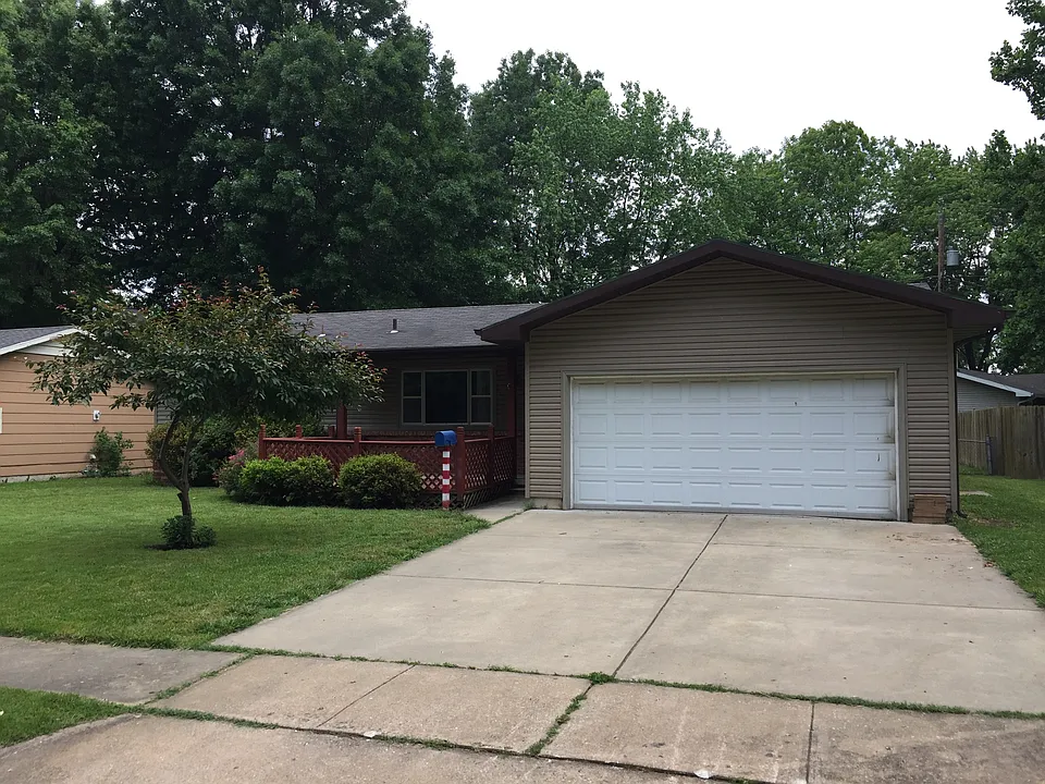 2451 S Meadowbrook Ave