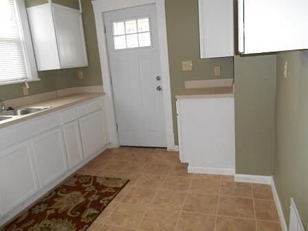 4th image of 932 Florida Ave