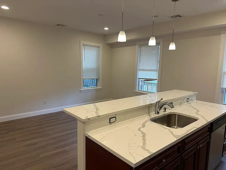 39 Calumet St #B — Photo 2