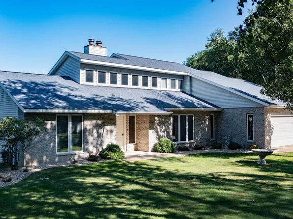 518 Highland Dr, Waupaca, WI 54981