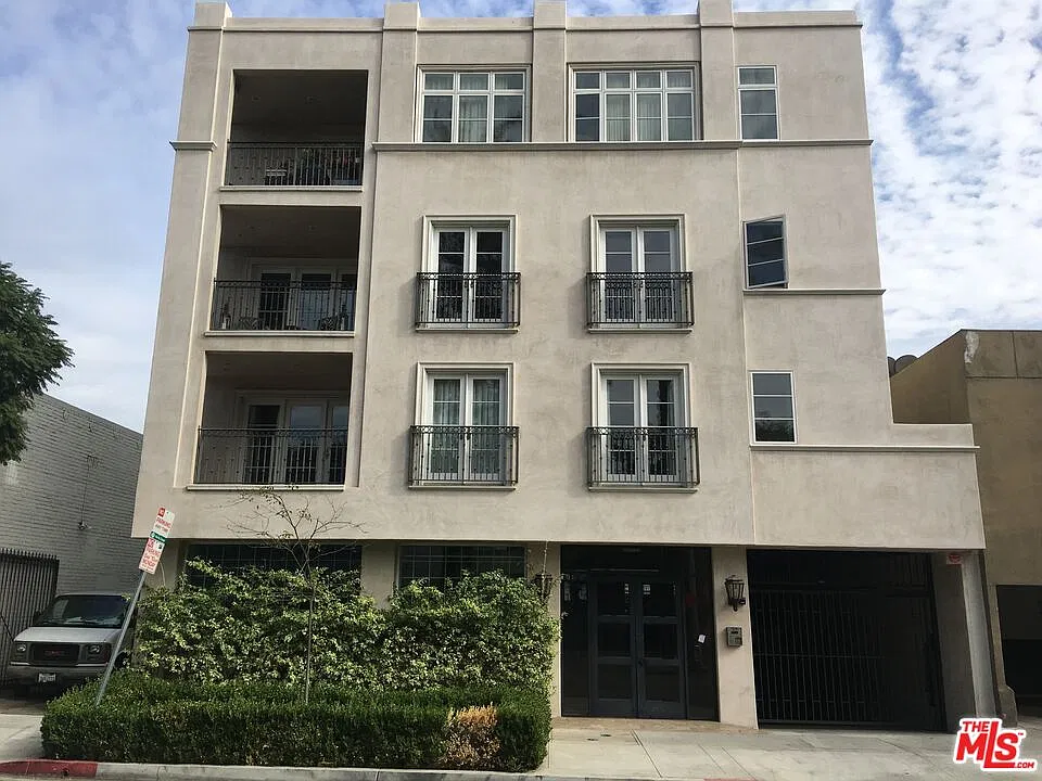 3 bed, 3.5 bath, 1800 sqft, $5,500 — Photo 1