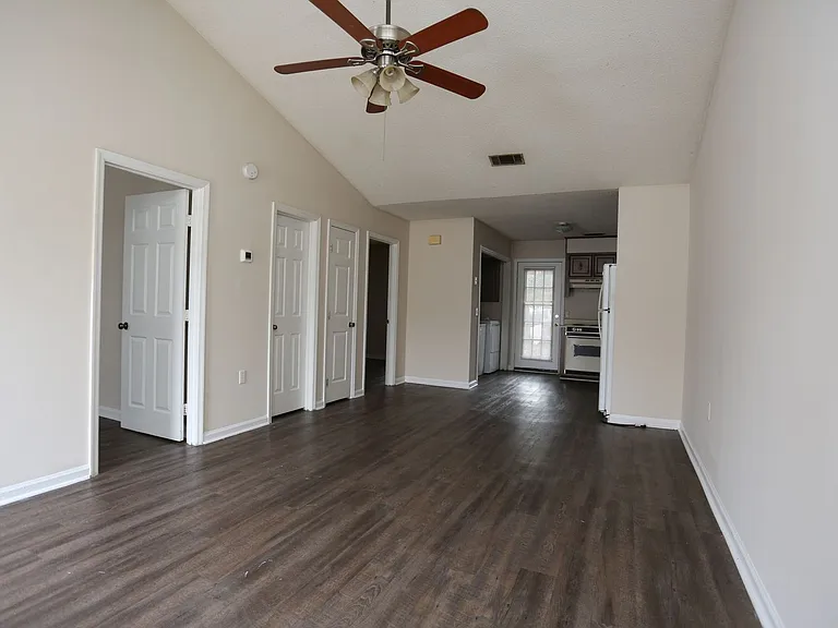 100 Lanier Dr #3 — Photo 1