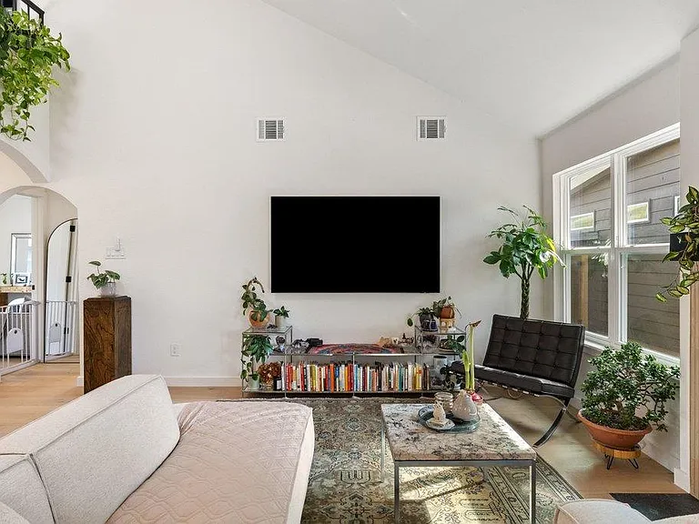 8202 Cache Dr — Photo 5